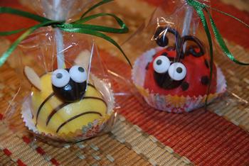 Lady Bug Cake Pops