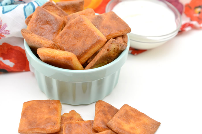 keto crackers - Best keto cheese crackers. Easy keto crackers recips that you can make today. Baked cheese crackers recipe for a low carb diet. Crispy low carb cheese crackers almond flour. Easy and simple homemade keto recipe for crispy and crunchy crackers.