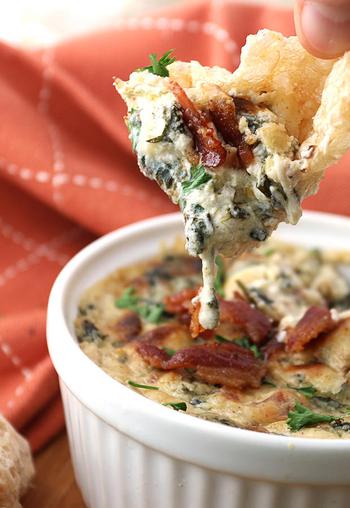 Keto Bacon And Roasted Garlic Spinach Dip