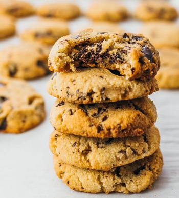 Keto Chocolate Chip Cookies