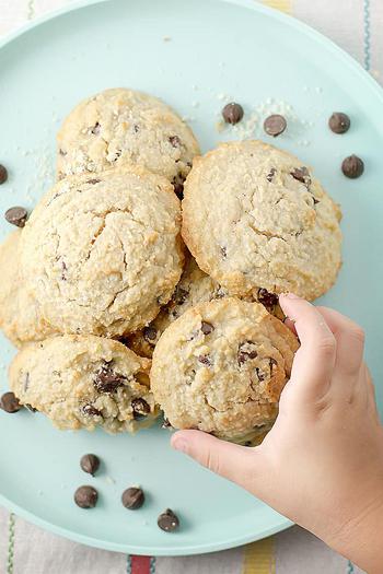 Keto Low Carb Chocolate Chip Cookies